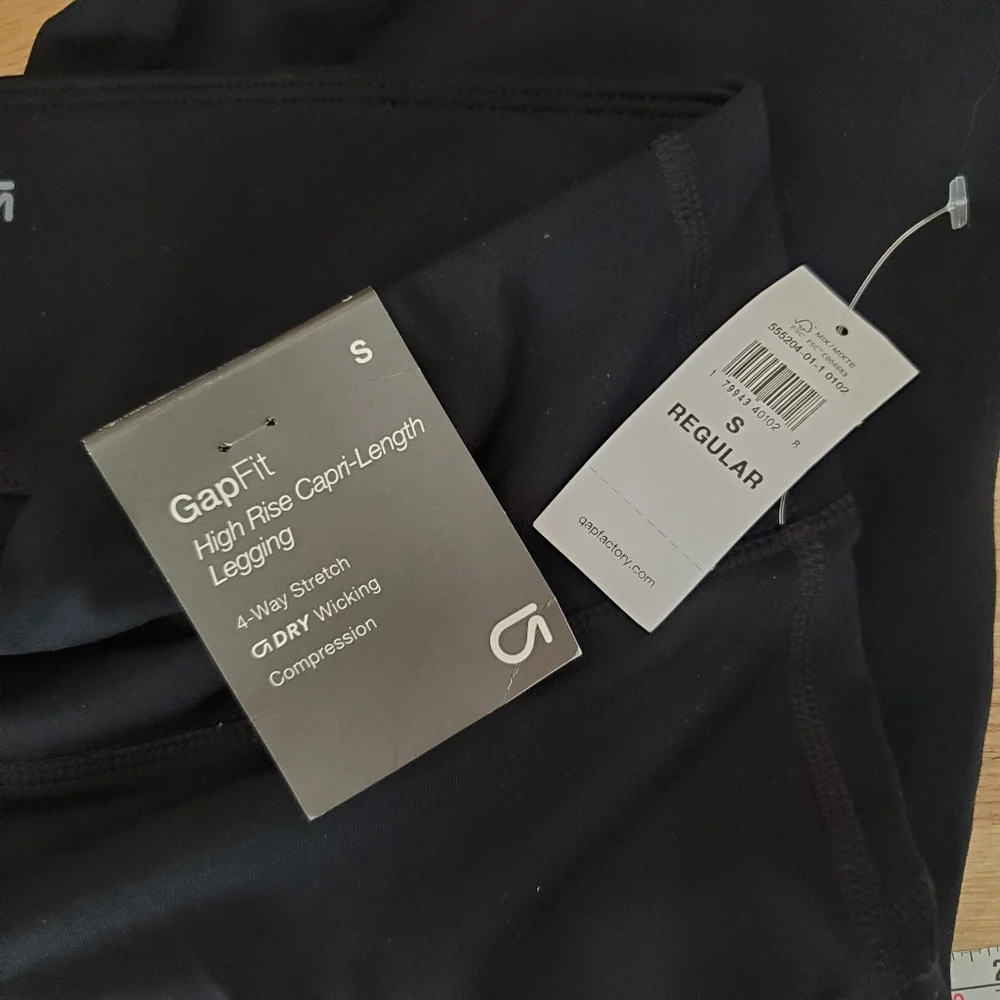 ☆☆ GAP Black High-Rise Capri Length Leggings Size Small NWT